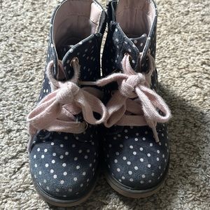 Cat and Jack size 7 polka dot boots with pink laces